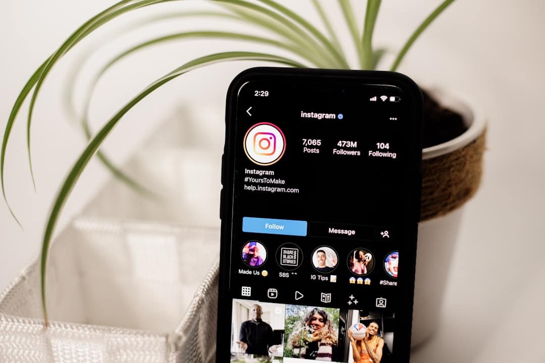 AI in Influencer Marketing | Navigate Opportunities & Challenges | Specflux